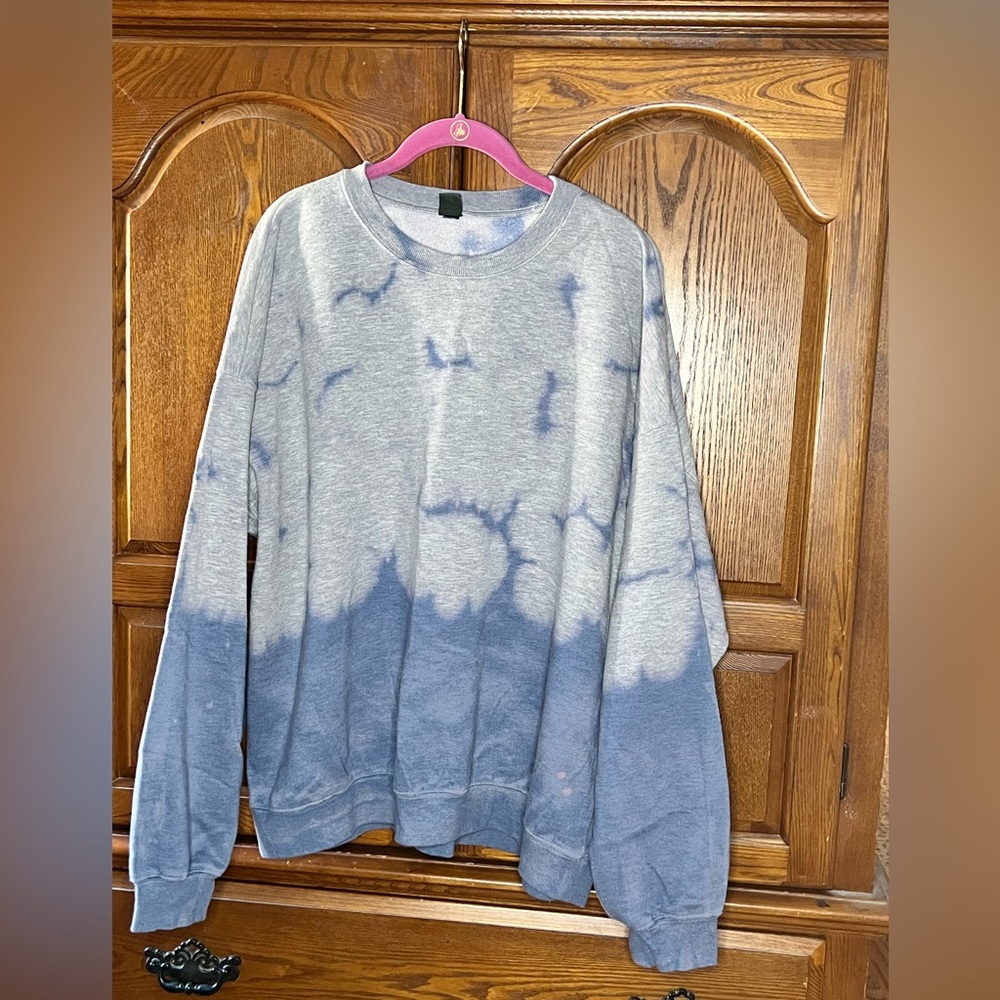 Blue and Gray Tie-Dye Crewneck Sweatshirt – L/XL (Oversized Fit)